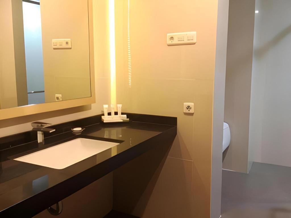 Horison Hotel Сукабуми Экстерьер фото