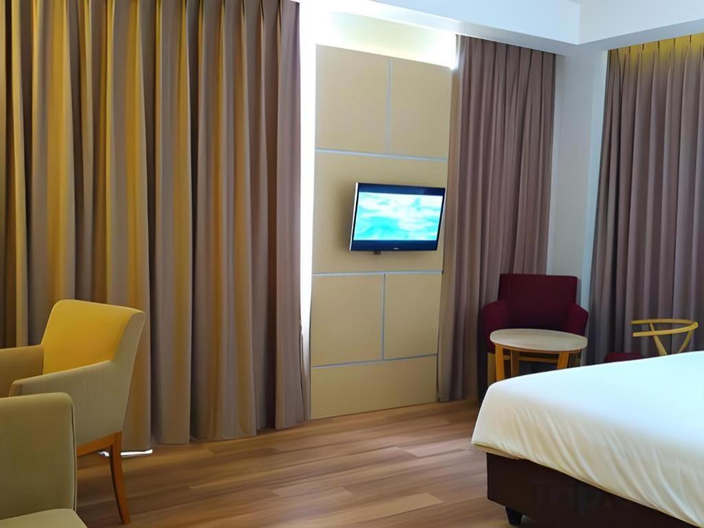 Horison Hotel Сукабуми Экстерьер фото