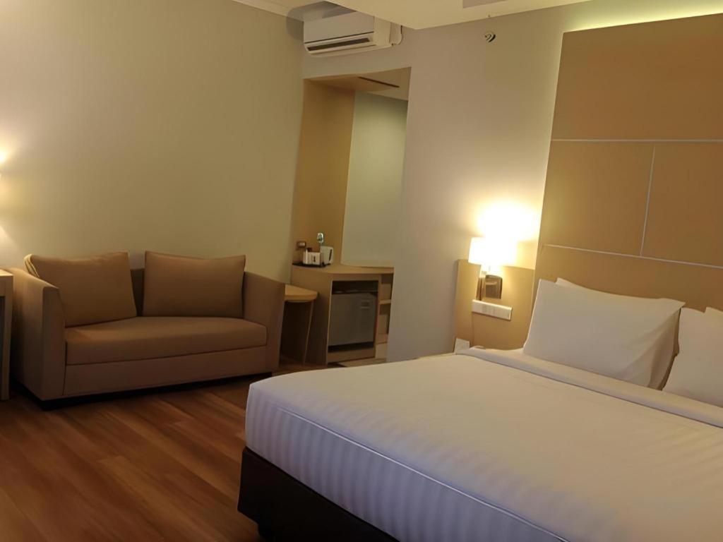 Horison Hotel Сукабуми Экстерьер фото