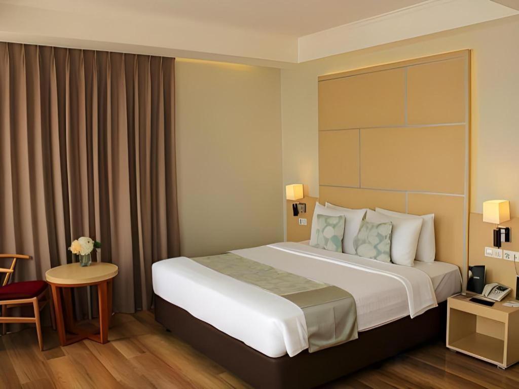 Horison Hotel Сукабуми Экстерьер фото