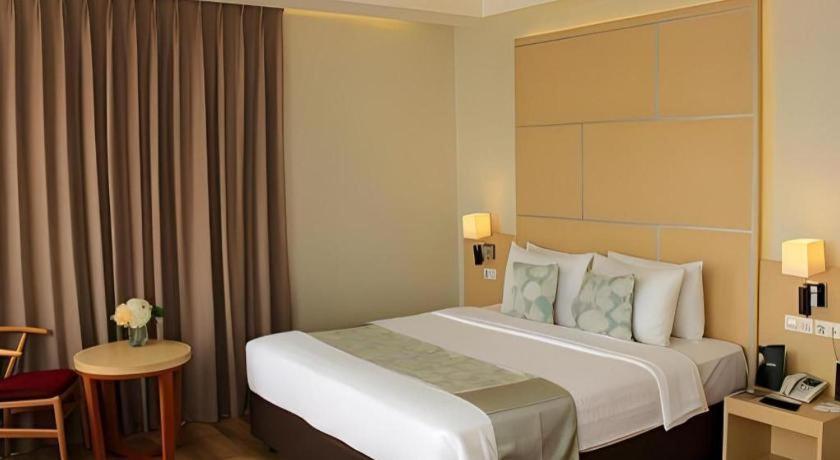 Horison Hotel Сукабуми Экстерьер фото