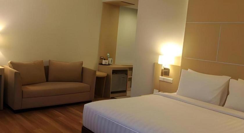 Horison Hotel Сукабуми Экстерьер фото