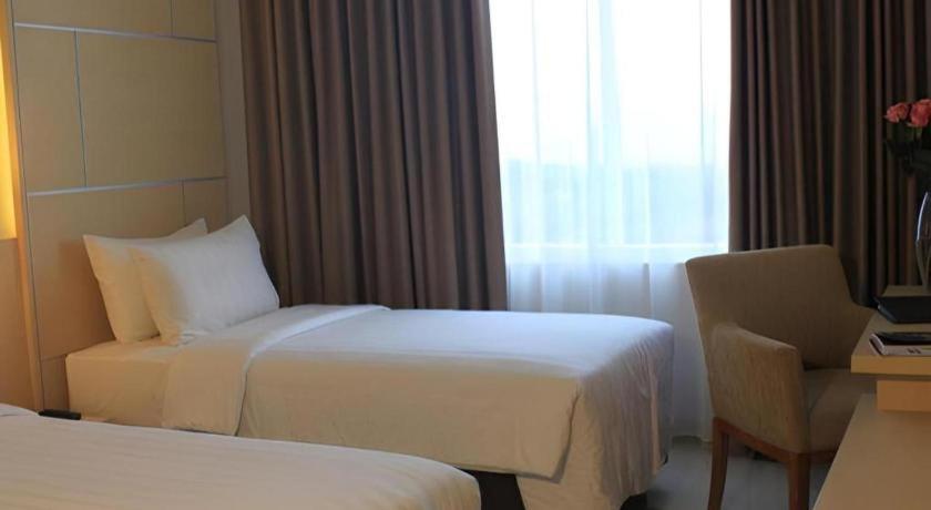 Horison Hotel Сукабуми Экстерьер фото